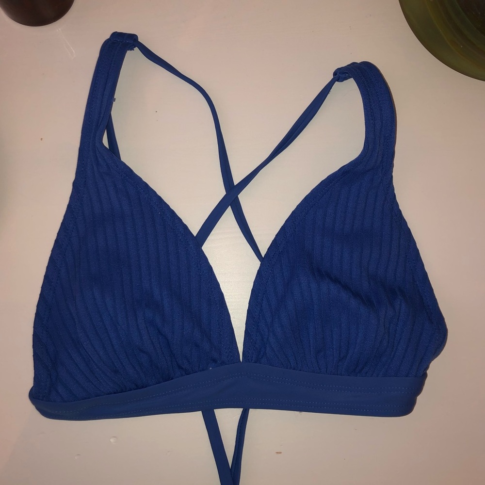 Adjustable crisscross back swim top.